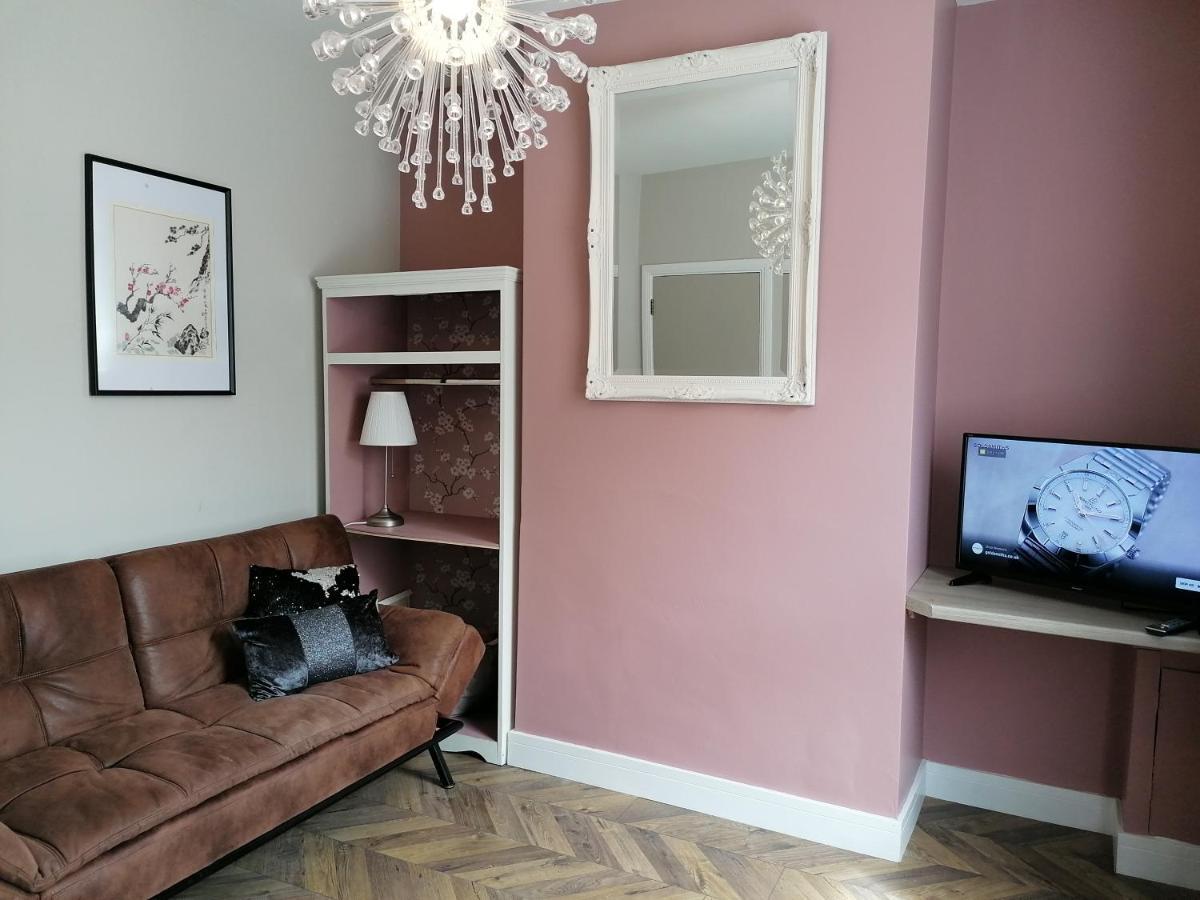 Queens Quarter Holiday Homes (Adults Only) بلفاست المظهر الخارجي الصورة
