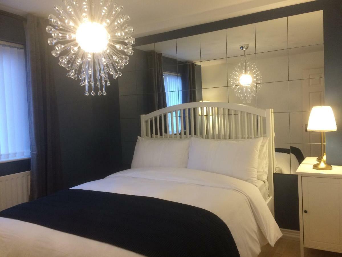 Queens Quarter Holiday Homes (Adults Only) بلفاست المظهر الخارجي الصورة