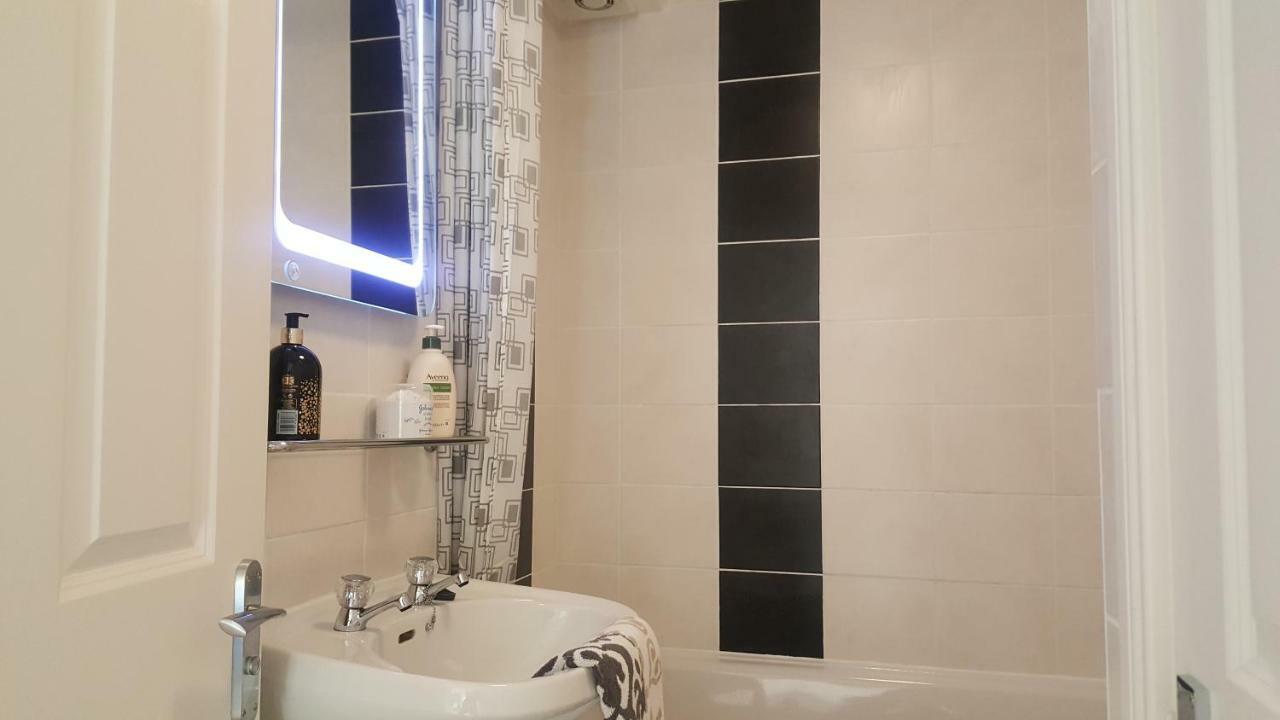 Queens Quarter Holiday Homes (Adults Only) بلفاست المظهر الخارجي الصورة