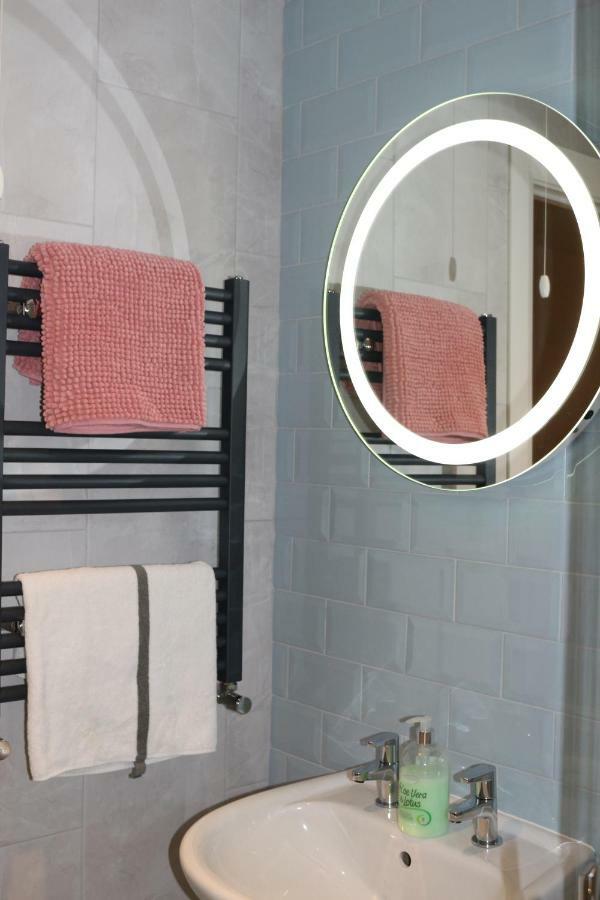 Queens Quarter Holiday Homes (Adults Only) بلفاست المظهر الخارجي الصورة